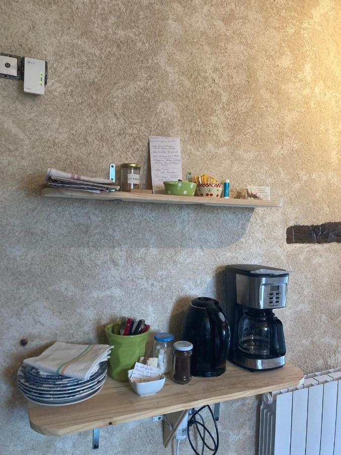 Le Calme A La Campagne Lägenhet Besson Exteriör bild