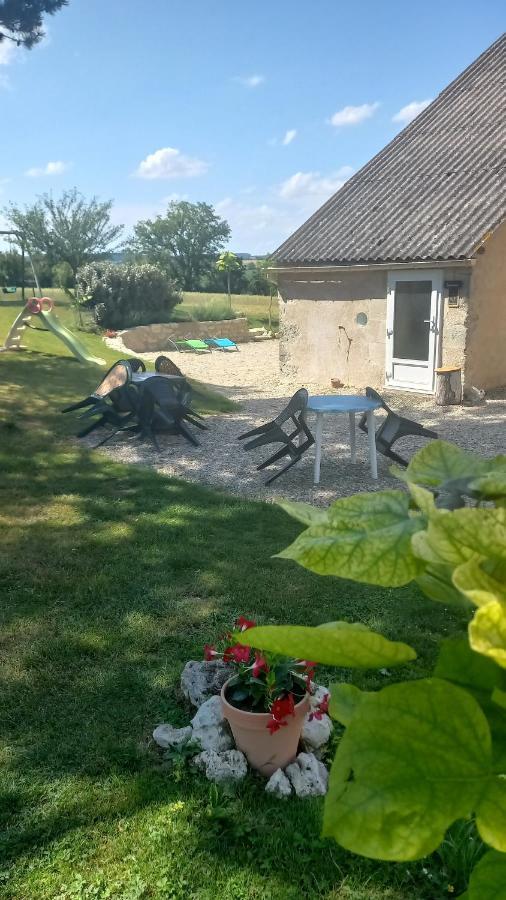 Le Calme A La Campagne Lägenhet Besson Exteriör bild