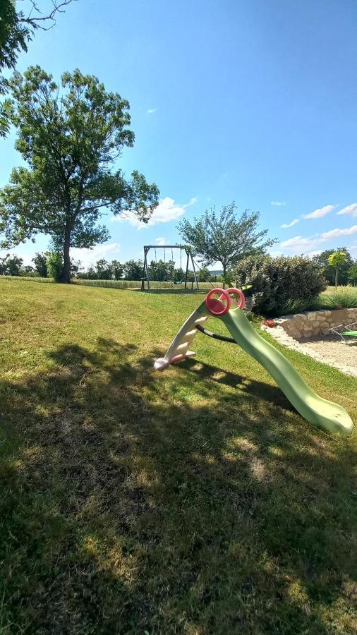 Le Calme A La Campagne Lägenhet Besson Exteriör bild