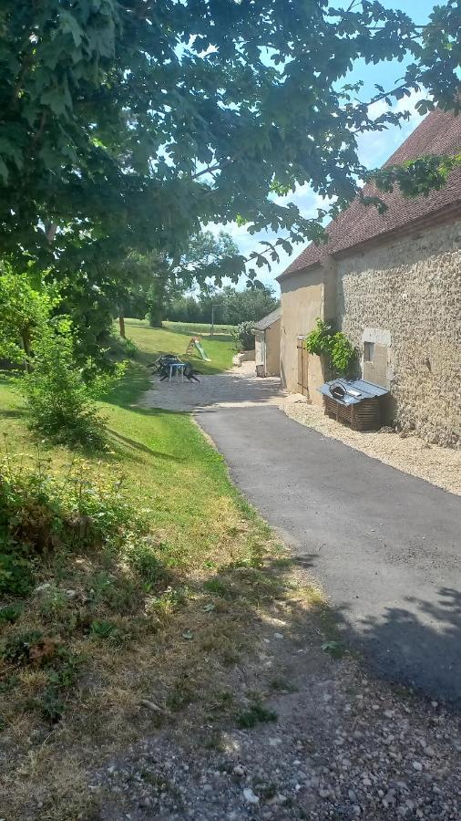 Le Calme A La Campagne Lägenhet Besson Exteriör bild