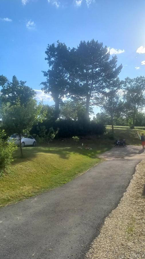 Le Calme A La Campagne Lägenhet Besson Exteriör bild